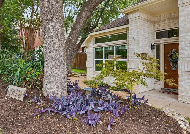 Photo 4 of Single family home for sale at 1909 Holly Hl Dr, Leander, TX 78641 | MLS# 7997936 | Listing updated on 2026-09-24