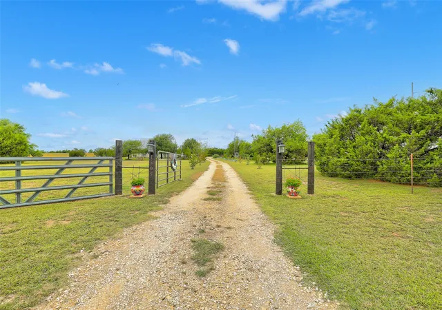 Photo 2 of Single family home for sale at 1505 County Rd 315, Jarrell, TX 76537 | MLS# 9991815 | Listing updated on 2026-08-11