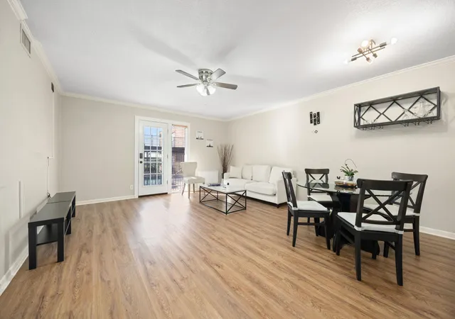 Listing Photo 5 - Condo for sale in building located at 6501 E Hl Dr, Austin, TX 78731 - Unit #111