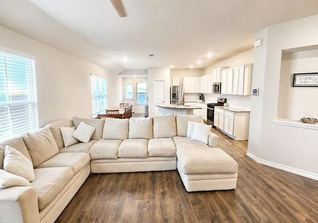Photo 3 of Single family home for sale at 905 Rolling River Cv, Cibolo, TX 78108 | MLS# 6298083 | Listing updated on 2026-07-22