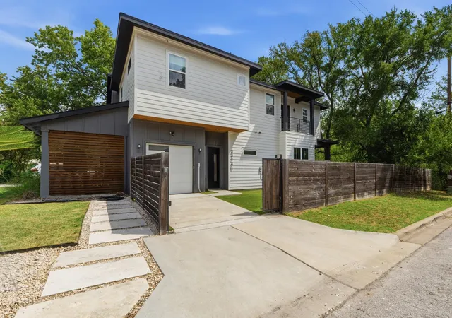 2nd image of 3304 E 17th St #B, Austin, TX 78721 | MLS# 1978339
