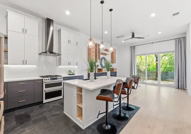 Photo 4 of Condo for sale at 3304 E 17th Street #B, Austin, TX 78721 | MLS# 1978339 | Listing updated on 2026-09-04