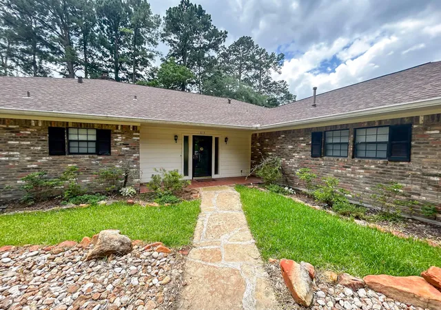 3rd image of 813 River Oaks Dr, Huntsville, TX 77340 | MLS# 1127261
