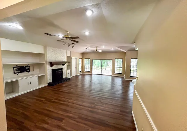 4th image of 813 River Oaks Dr, Huntsville, TX 77340 | MLS# 1127261