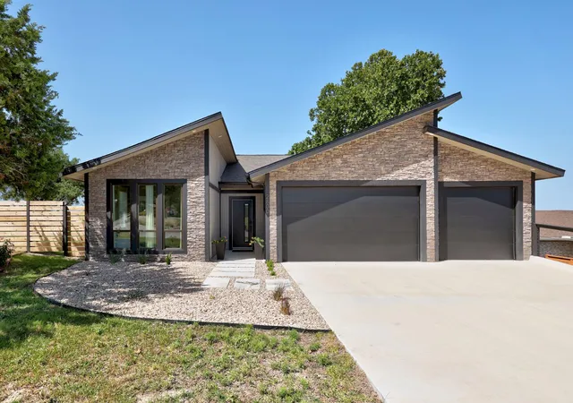 Photo 1 of Single family home for sale at 2800 Douglas Cv, Lago Vista, TX 78645 | MLS# 6552881 | Listing updated on 2026-08-05