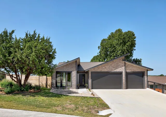 Photo 2 of Single family home for sale at 2800 Douglas Cv, Lago Vista, TX 78645 | MLS# 6552881 | Listing updated on 2026-08-05