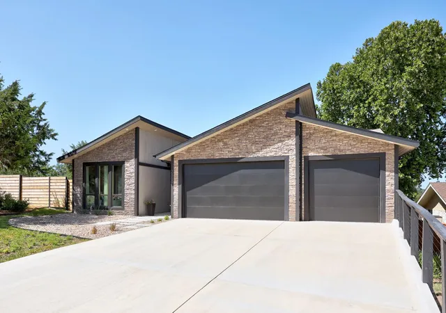 Photo 3 of Single family home for sale at 2800 Douglas Cv, Lago Vista, TX 78645 | MLS# 6552881 | Listing updated on 2026-08-05