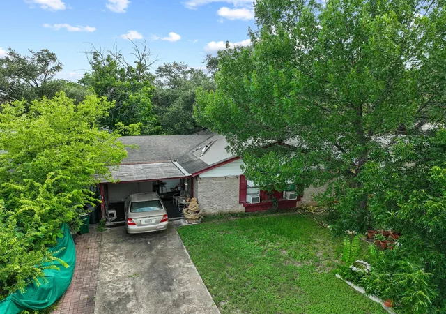 Photo 3 of Single family home for sale at 120 El Paso St, Austin, TX 78704 | MLS# 7963515 | Listing updated on 2026-08-12