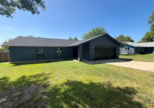 1st image of 322 Mcclendon Dr, Elgin, TX 78621 | MLS# 4897631