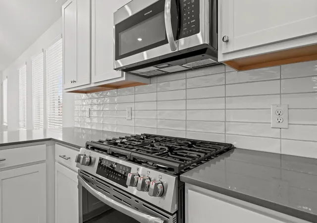 Photo 3 of Single family home for sale at 100 Rock Daisy Trl, Hutto, TX 78634 | MLS# 3474172 | Listing updated on 2026-07-23
