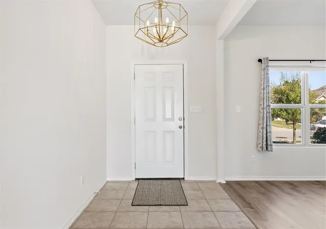3rd image of 716 S San Marcos St, Manor, TX 78653 | MLS# 4684599
