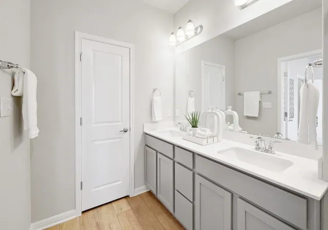Listing Photo 2 - Condo for sale in building located at 1020 Vis Vw Dr, Georgetown, TX 78626 - Unit #2201