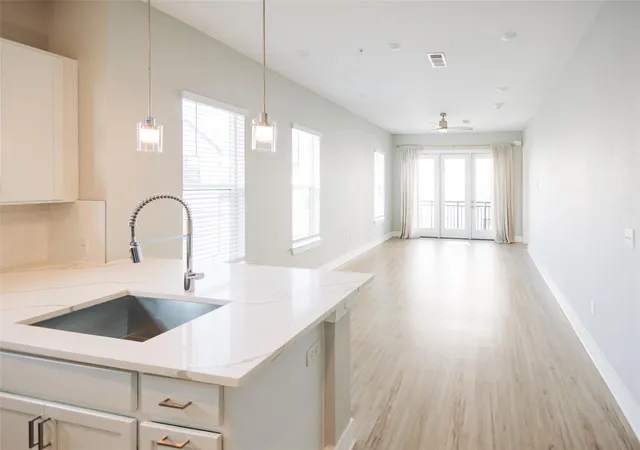 Listing Photo 5 - Condo for sale in building located at 4415 Jackson Ave, Austin, TX 78731 - Unit #4306