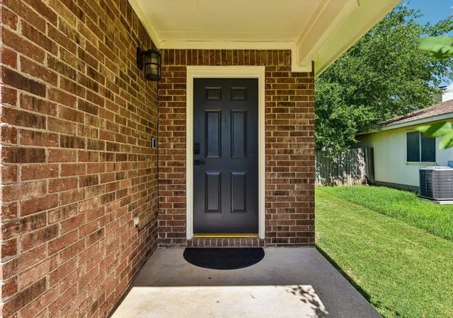 Photo 3 of Single family home for sale at 170 Kates Cv, Buda, TX 78610 | MLS# 4439607 | Listing updated on 2026-10-01