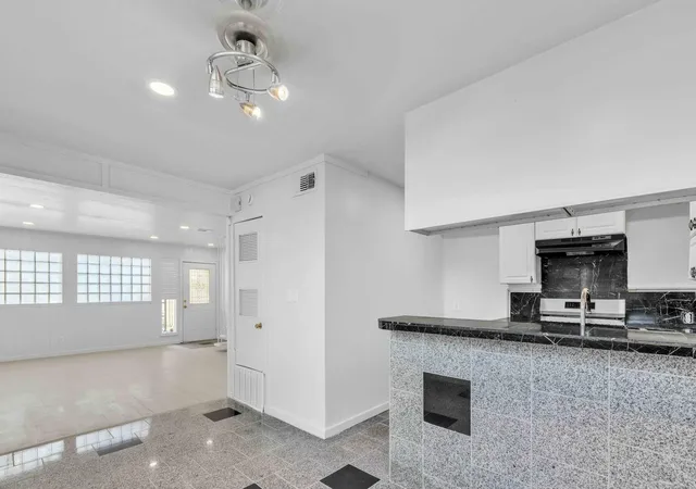3rd image of 5210 Woodrow Ave, Austin, TX 78756 | MLS# 8591338