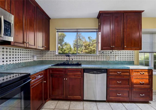 Photo 4 of Single family home for sale at 12715 Crystal Crk Dr, Buda, TX 78610 | MLS# 8585963 | Listing updated on 2026-10-05