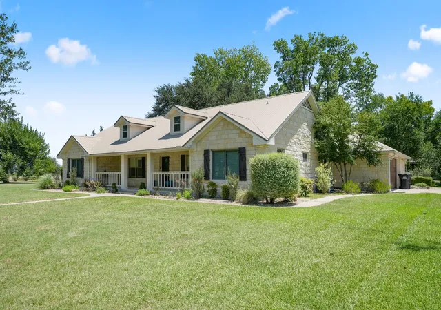 Photo 3 of Single family home for sale at 280 Windy Ln, Taylor, TX 76574 | MLS# 2352011 | Listing updated on 2026-09-25