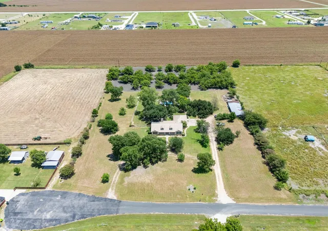 Photo 3 of Single family home for sale at 280 Windy Ln, Taylor, TX 76574 | MLS# 2352011 | Listing updated on 2026-09-25