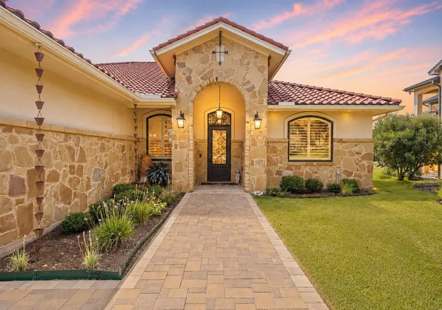 2nd image of 107 Long Mountain Dr, Horseshoe Bay, TX 78657 | MLS# 5104059