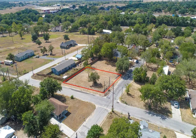 Land for sale at 1602 Cummings St, Luling, TX 78648 | MLS# 1170873