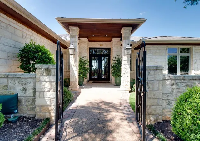Photo 3 of Single family home for sale at 202 Hidden Hills Cv, Spicewood, TX 78669 | MLS# 5323005 | Listing updated on 2026-10-29