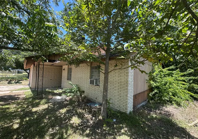 Photo 3 of Single family home for sale at 506 Forest Ct, Taylor, TX 76574 | MLS# 6977464 | Listing updated on 2026-07-29