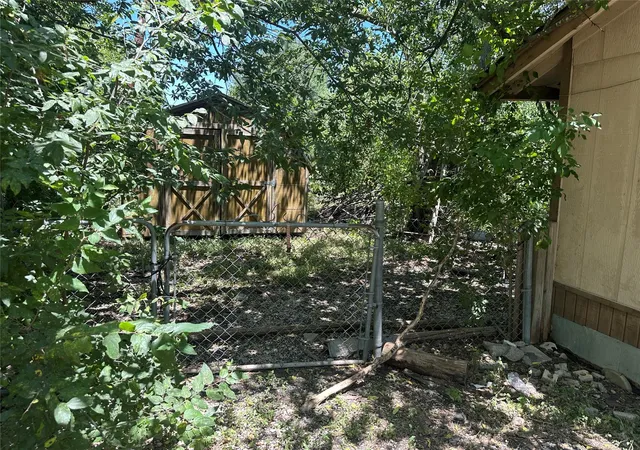 Photo 3 of Single family home for sale at 506 Forest Ct, Taylor, TX 76574 | MLS# 6977464 | Listing updated on 2026-07-29