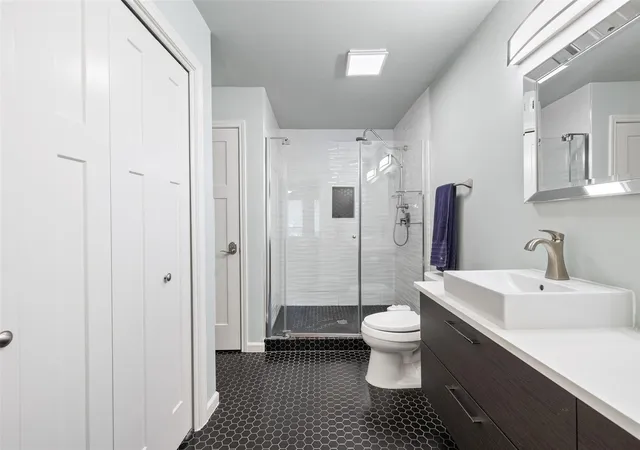 Listing Photo 2 - Condo for sale in building located at 2450 Wickersham Ln, Austin, TX 78741 - Unit #302