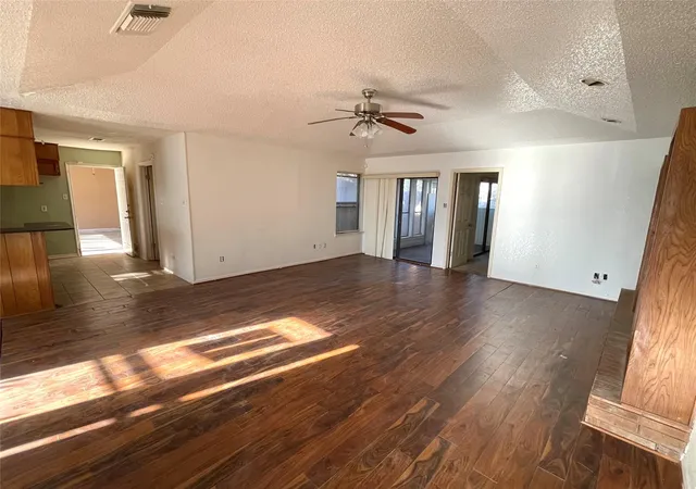 Photo 3 of Single family home for sale at 401 Highridge Cv, Killeen, TX 76543 | MLS# 6821241 | Listing updated on 2026-07-27