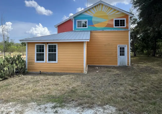 Photo 2 of Single family home for sale at 524 Rangeland Rd, Blanco, TX 78606 | MLS# 2955287 | Listing updated on 2026-10-09