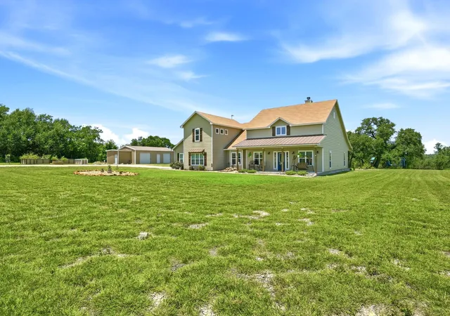 Photo 4 of House for sale at 450 County Rd 204, Liberty Hill, TX 78642 | MLS# 9986662 | Listing updated on 2026-09-17