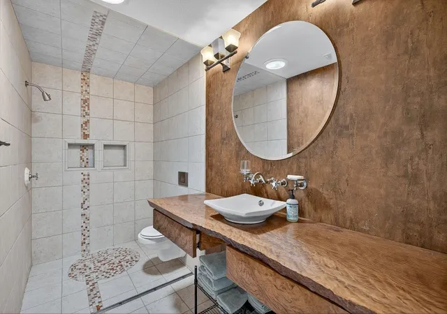 Photo 3 of Single family home for sale at 95 Gateway N, Marble Falls, TX 78654 | MLS# 1370884 | Listing updated on 2026-08-21