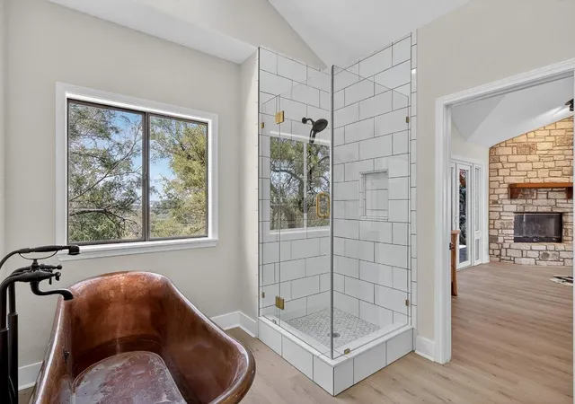 Photo 4 of Single family home for sale at 95 Gateway N, Marble Falls, TX 78654 | MLS# 1370884 | Listing updated on 2026-08-21