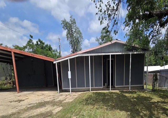 2nd image of 708 Rockdale Rd, Rockdale, TX 76567 | MLS# 8606914