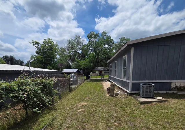 6th image of 708 Rockdale Rd, Rockdale, TX 76567 | MLS# 8606914