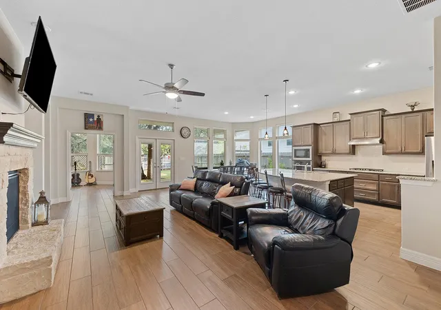Photo 3 of Single family home for sale at 812 Heartleaf Dr, Leander, TX 78641 | MLS# 1697980 | Listing updated on 2026-09-15