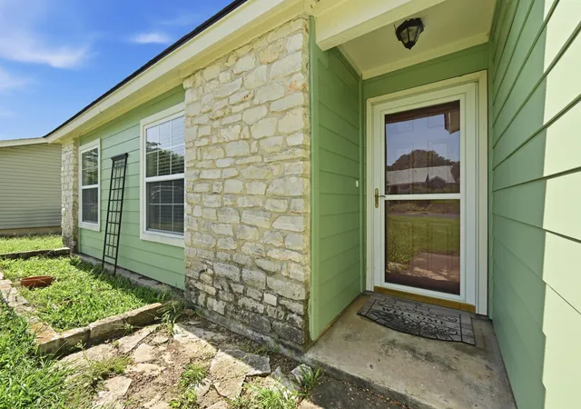 Photo 3 of Single family home for sale at 5509 Porsche Ln, Austin, TX 78749 | MLS# 8565800 | Listing updated on 2026-08-19