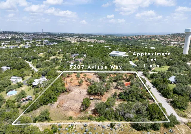 Photo 2 of Sale Pending at 5207 Avispa Way, Austin, TX 78738 | MLS# 9232795 | Listing updated on 2026-08-23