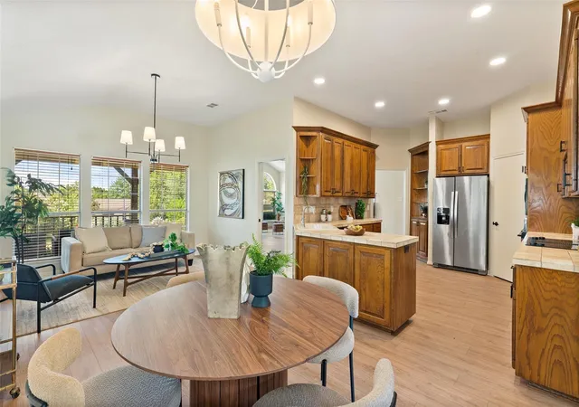 Photo 2 of Single family home for sale at 109 Schooner Dr, Lakeway, TX 78738 | MLS# 2901028 | Listing updated on 2026-08-29