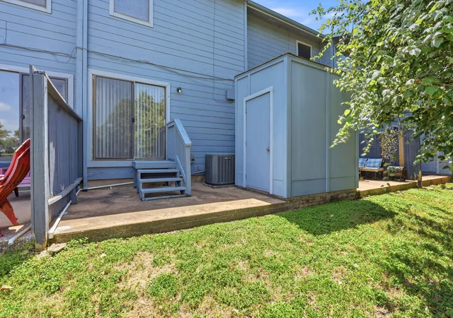 Listing Photo 2 - Condo for sale in building located at 3009 Whisper Oaks Ln, Georgetown, TX 78628 - Unit #C