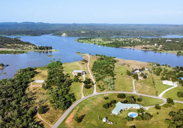 2nd image of 421 Chimney Cove Dr, Marble Falls, TX 78654 | MLS# 4711113