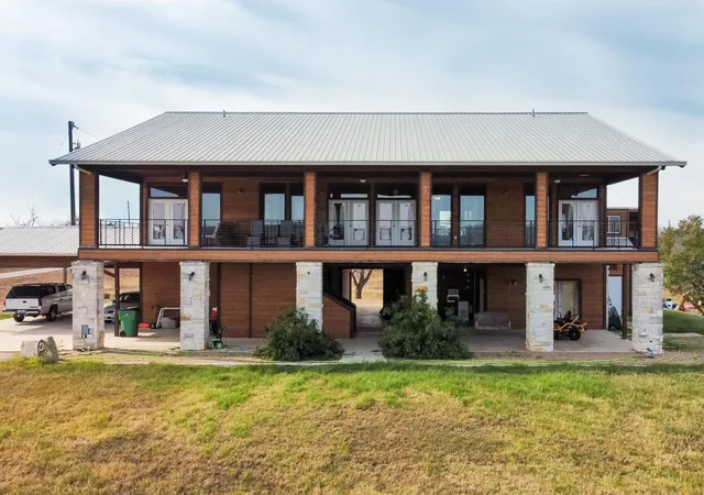 5th image of 421 Chimney Cove Dr, Marble Falls, TX 78654 | MLS# 4711113