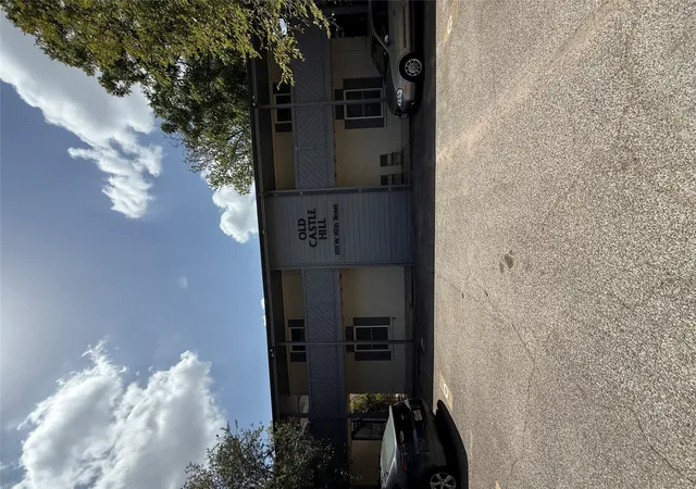 Listing Photo 5 - Condo for sale in building located at 1111 W 10Th St, Austin, TX 78703 - Unit #203