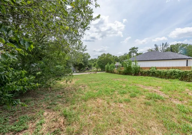 14th image of 112 Field St, Luling, TX 78648 | MLS# 6390506