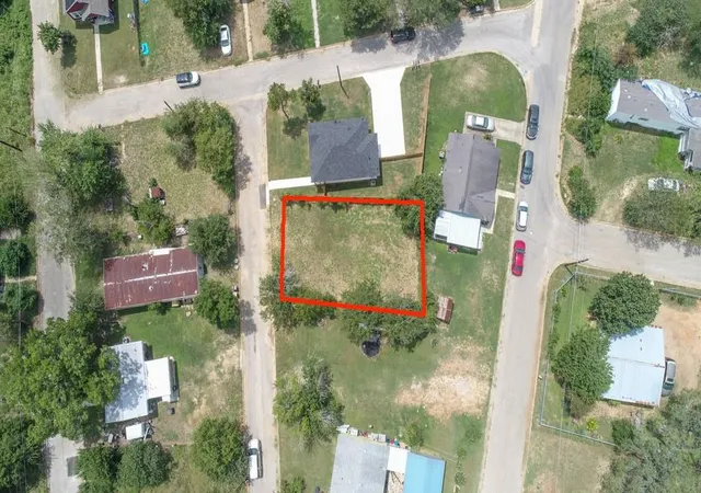 2nd image of 112 Field St, Luling, TX 78648 | MLS# 6390506