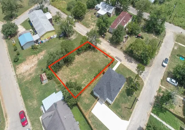 5th image of 112 Field St, Luling, TX 78648 | MLS# 6390506