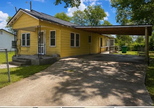 1st image of 110 E Rio Grande St, Taylor, TX 76574 | MLS# 4081933