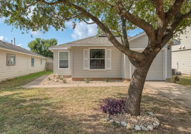 2nd image of 17813 Honey Locust Ln, Elgin, TX 78621 | MLS# 1382846