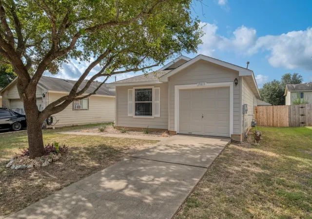 3rd image of 17813 Honey Locust Ln, Elgin, TX 78621 | MLS# 1382846