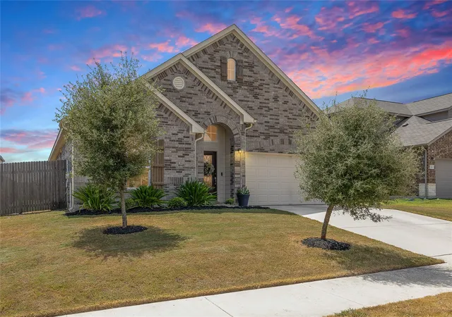 Photo 3 of Single family home for sale at 521 Hendelson Ln, Hutto, TX 78634 | MLS# 8486788 | Listing updated on 2026-10-28